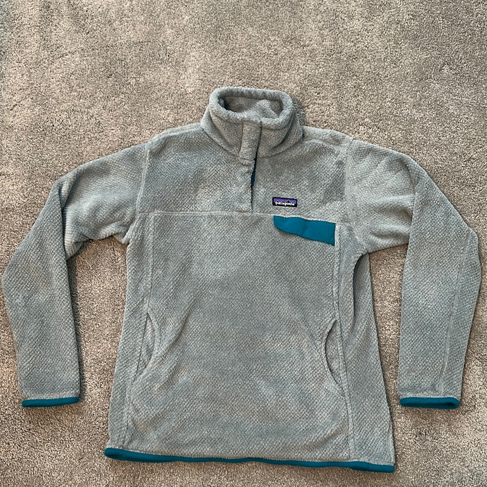 Gray Patagonia polartec pullover fleece jacket with snaps